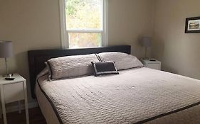 Cozy Crown Hill Carkeek Cottage W/3 Beds, Full Kitchen & Backyard In North Seattle