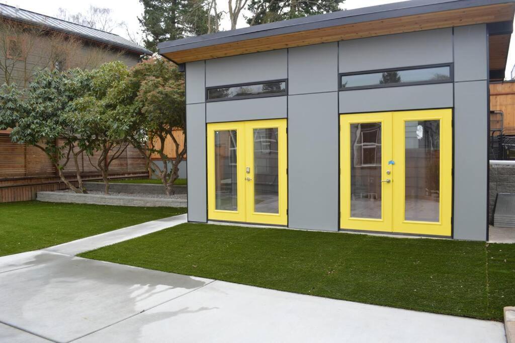 Cozy Crown Hill Carkeek Cottage W/3 Beds, Full Kitchen & Backyard In North Seattle Exterior photo